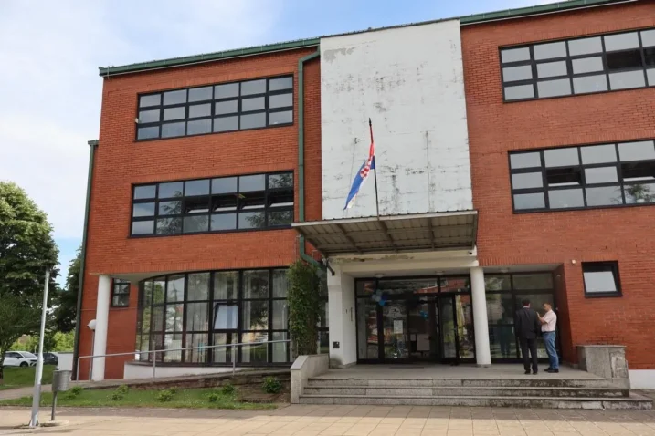 Sš tina ujevića kutina 4
