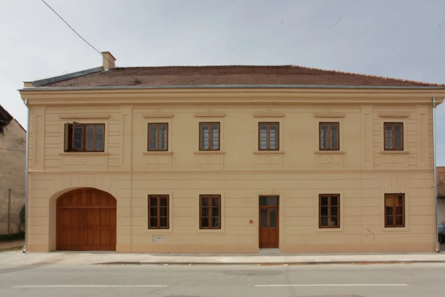 Glina, kuća himne,