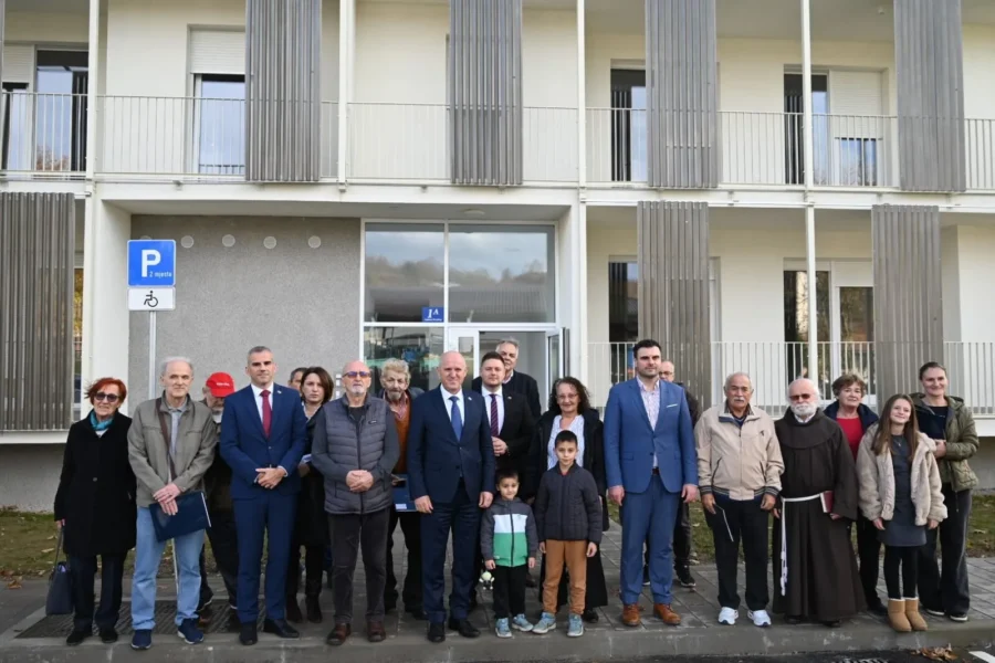 Zgrada hrvatska kostajnica