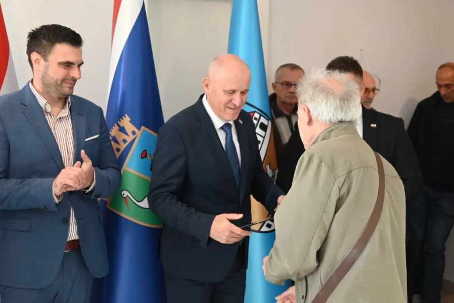 Zgrada hrvatska kostajnica