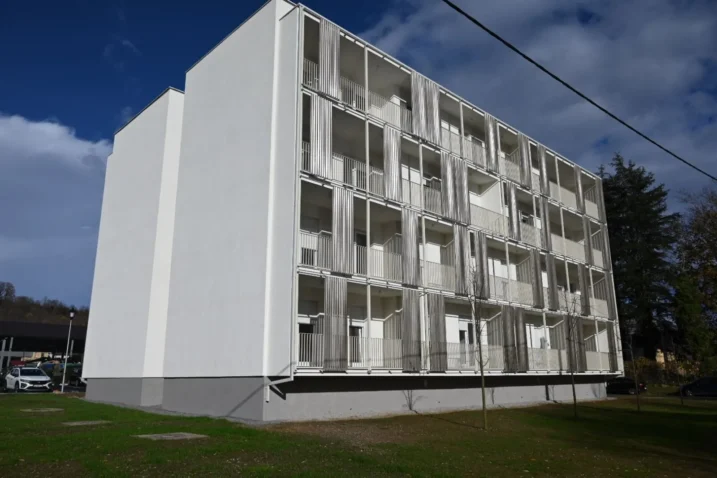 Zgrada hrvatska kostajnica