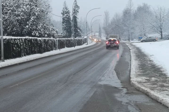 Zimski uvjeti ceste snijeg