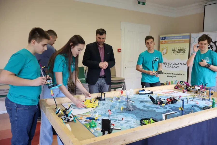 Robotičari iz Lipovljana
