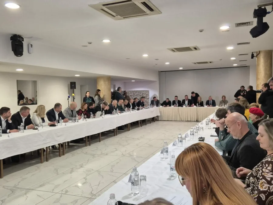 Tribina pilići sisak