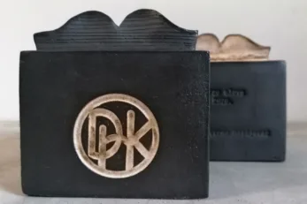 Skulptura ''Korzo slova''