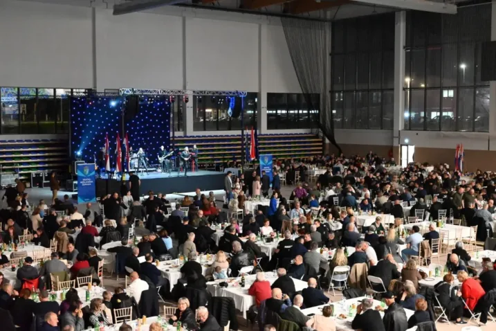 Prijatelji stari gdje ste (109)