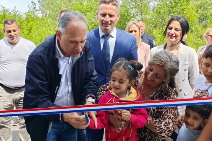 Društveni dom cpraške poljane (11)
