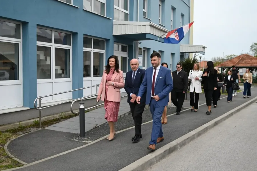 Ministar ružić u smž