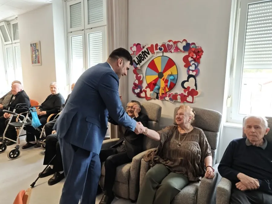 Ministar ružić u smž