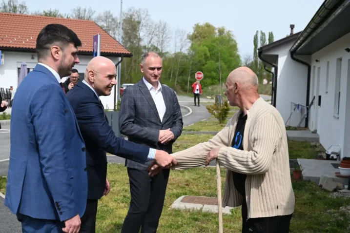 Ministar ružić u smž