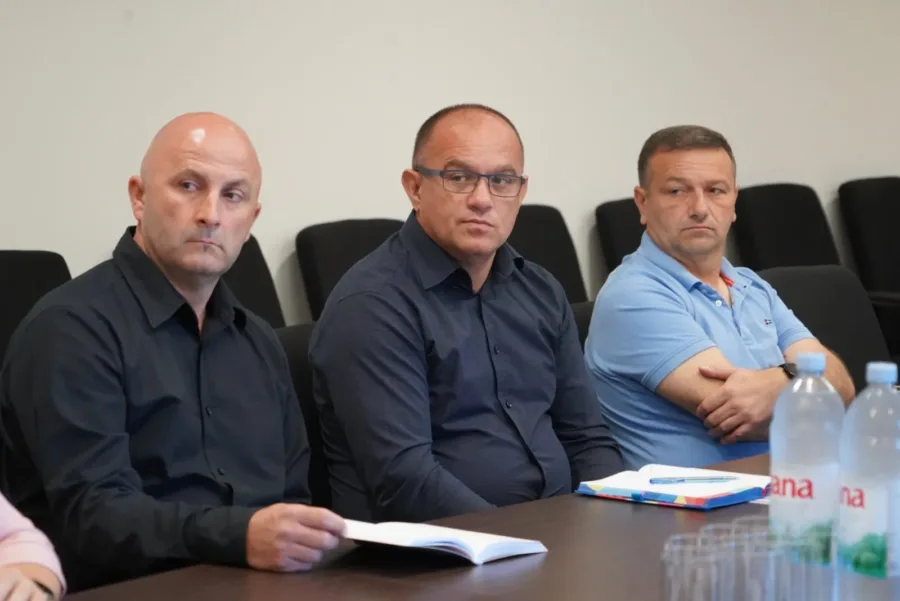 Grad sastanak osnovne škole